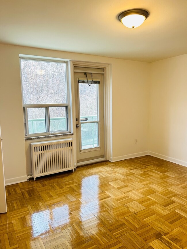 Living Room - Rosedale Ravine Apartments