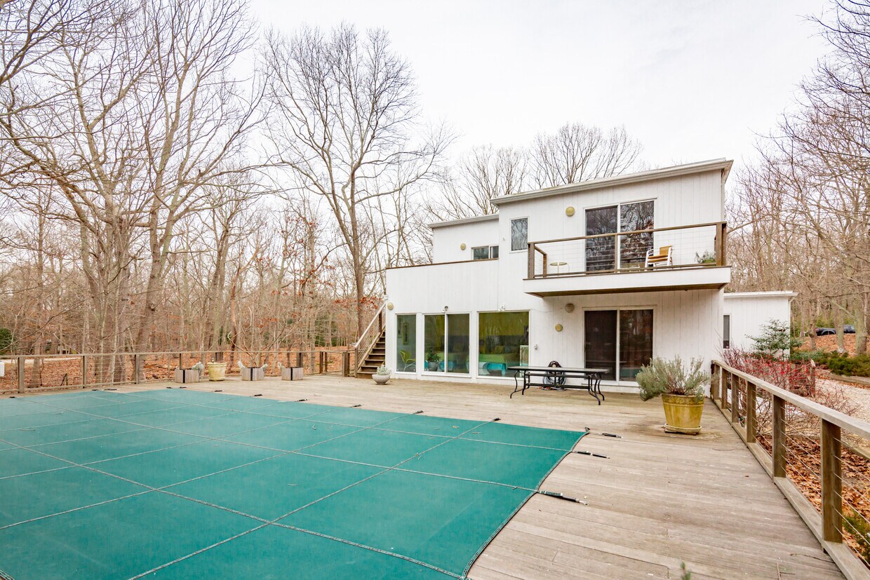 16 N Hollow Dr, East Hampton, NY 11937 House for Rent in East Hampton