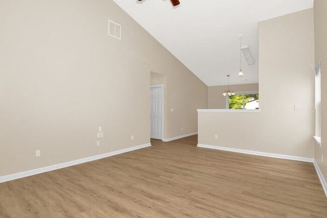 Building Photo - 5 Ashwood Cir