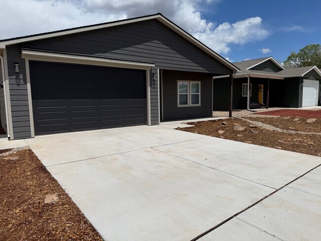 Foto del edificio - 422 Jarrett Ave