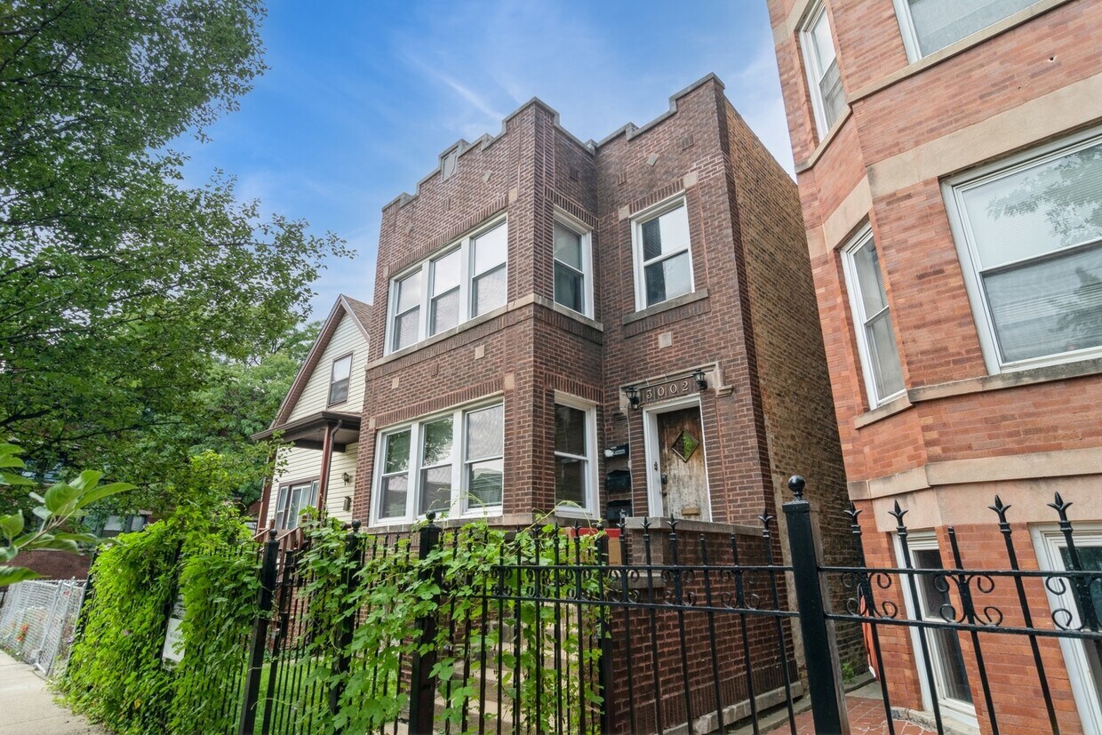 Foto principal - 3002 N Troy St