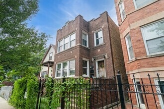 Building Photo - 3002 N Troy St
