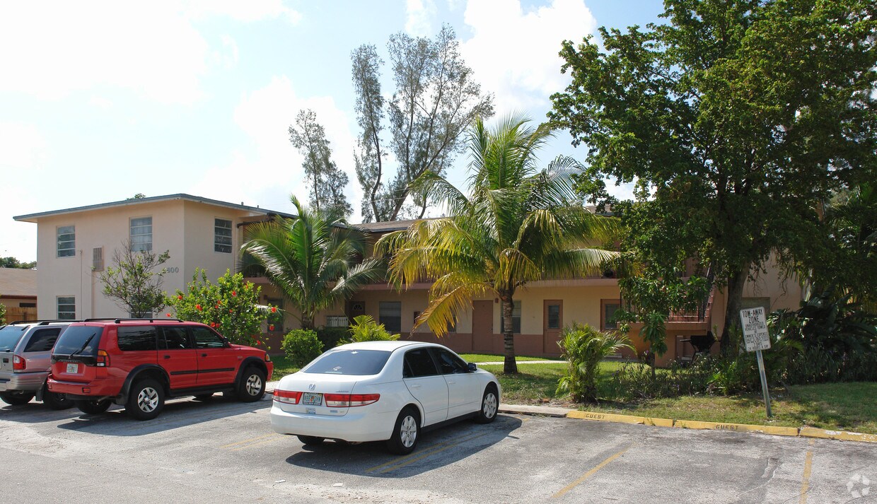 Foto del edificio - 600 NE 46th Ct