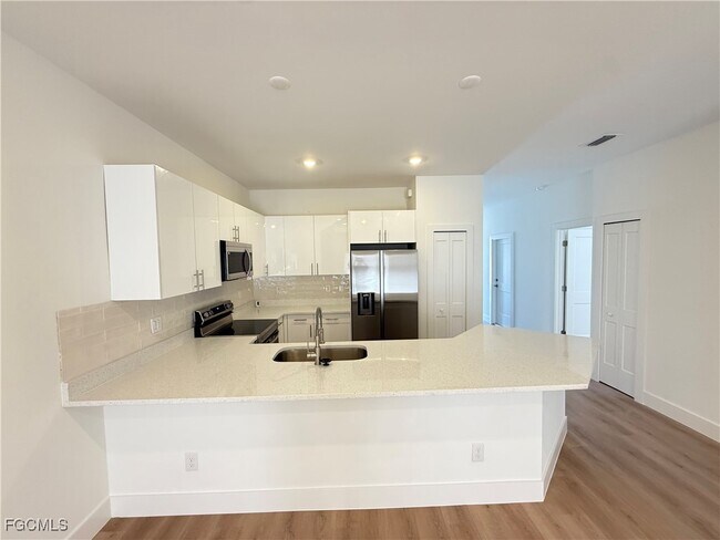 Foto del edificio - 4717-4719 28th St SW