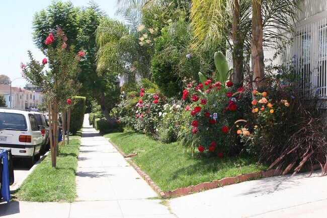 Foto del edificio - 831 Alandele Ave