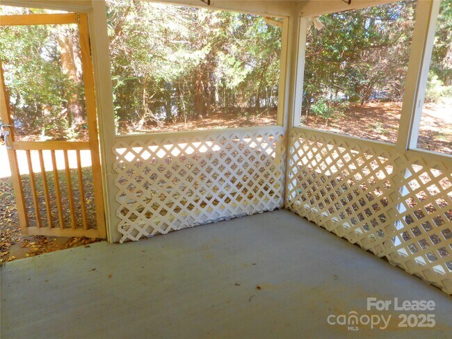 Foto del edificio - 6622 Bevington Ridge Rd