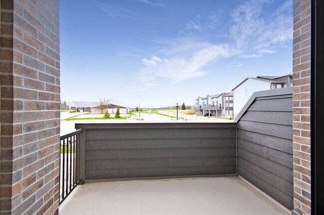 Building Photo - BEAUTIFUL THREE LEVEL THREE BEDROOM CONDO TOWNHOME IN MEADOWGATE