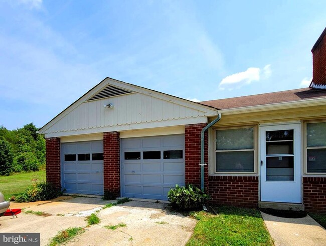 Foto del edificio - 7300 Temple Hill Rd