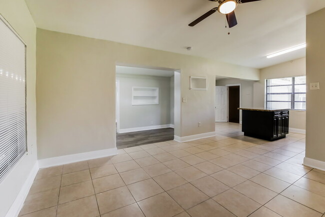 Building Photo - 3781 SW 41st St