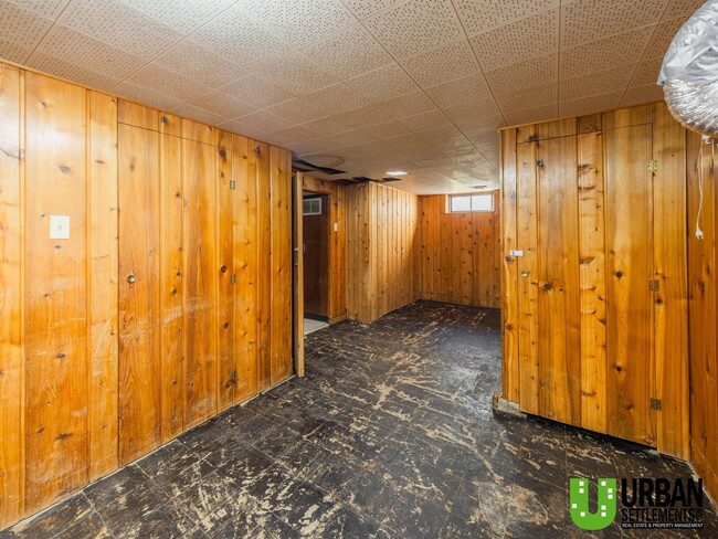 Building Photo - 520 W Barnes Rd