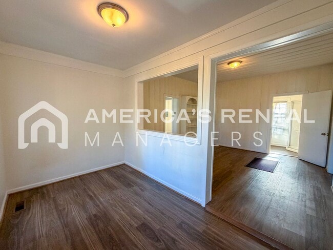 Building Photo - Charming & Spacious Graysville Home for Rent!