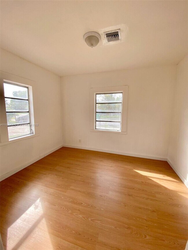 Foto del edificio - 1945 NW 49th St