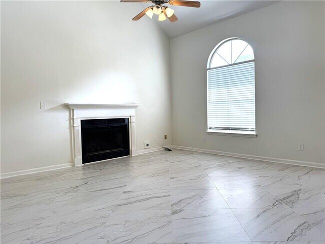 Building Photo - 2290 Honeycomb Ct