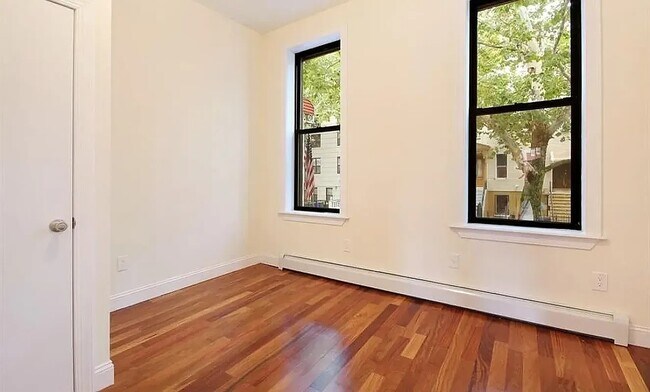 Foto del edificio - 1215 Hancock St