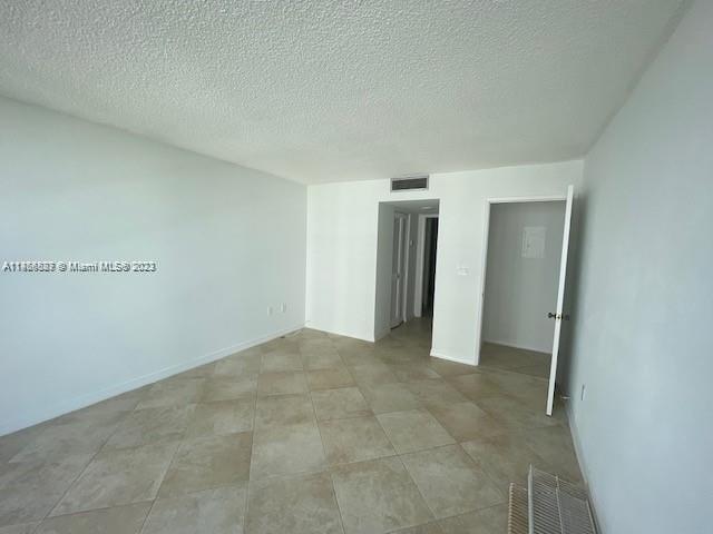 Foto del edificio - 600 NE 36th St