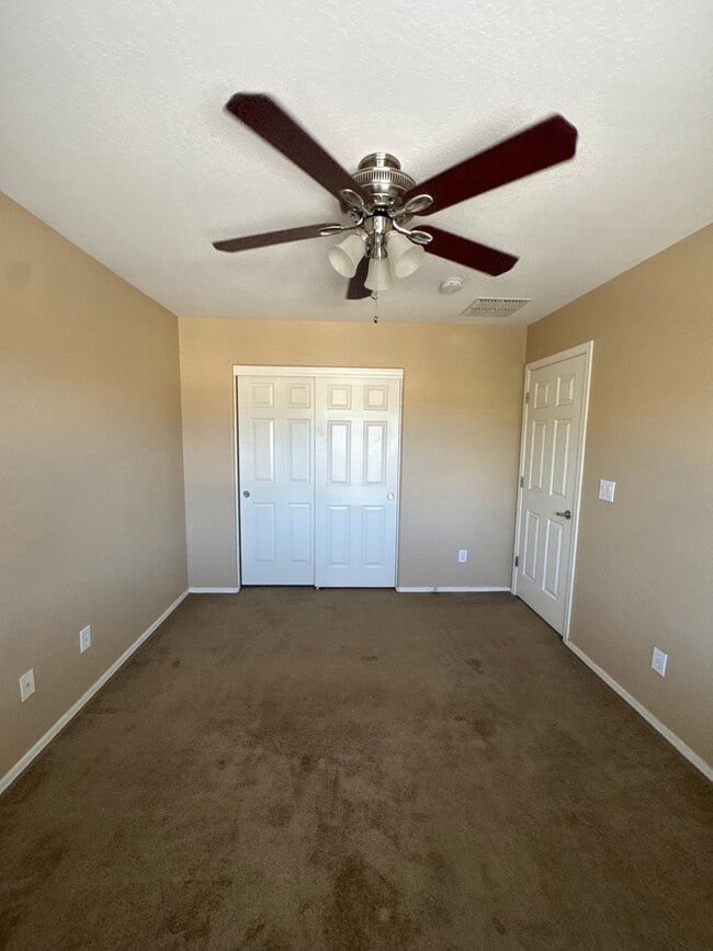 Building Photo - 5 bedroom home in the Anthem Parkside