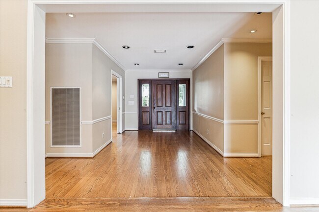 Foto del edificio - 5505 Holly Springs Dr