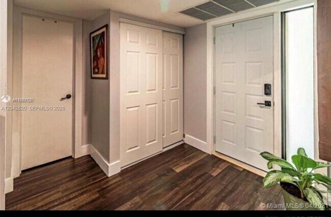 Foto del edificio - 3833 Cocoplum Cir