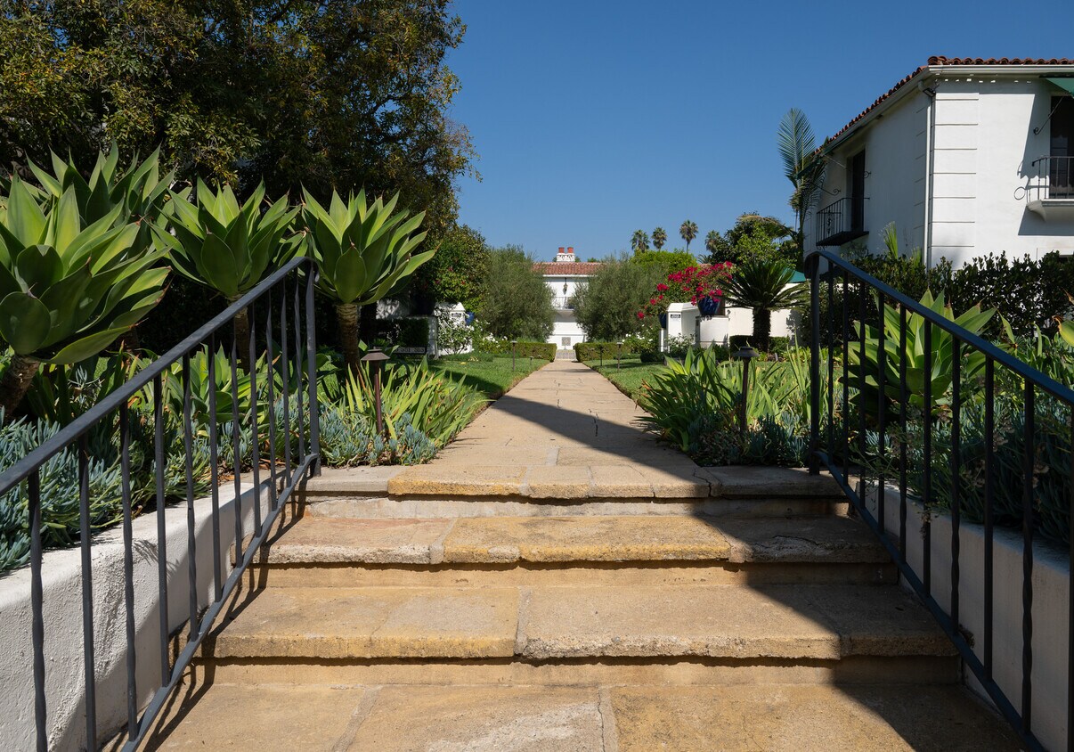 Foto principal - 345 W California Blvd