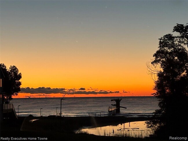 Foto del edificio - 7226 Lakeshore Rd