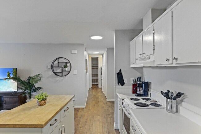 Building Photo - 3050 Rue D’Orleans