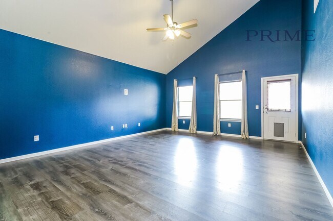 Building Photo - PRICE REDUCED! Absolutely gorgeous home for immediate lease.