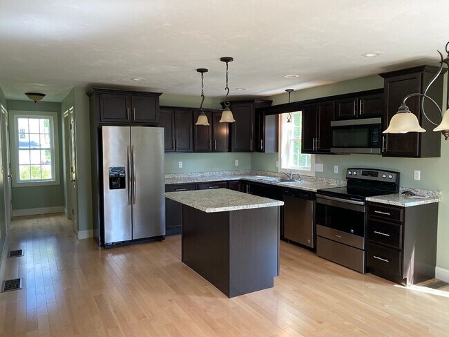 Building Photo - 6 Shamrock Ln