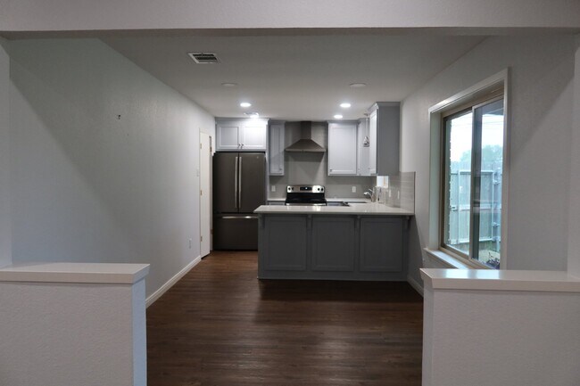 Foto del edificio - 101 Travis Ln