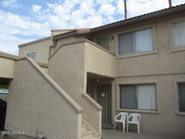 Building Photo - 906 N Revere