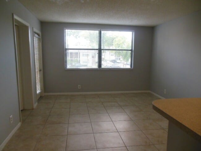 Photo - ONE BEDROOM ONE BATHROOM! WATERFRONT COMMUNITY! Apartment