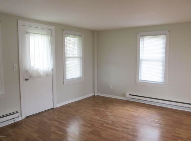 Building Photo - 50980 Silver St