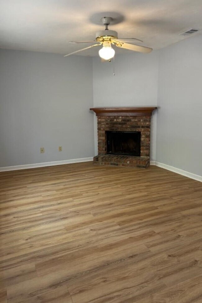 Building Photo - 140 Parkbrook Cir