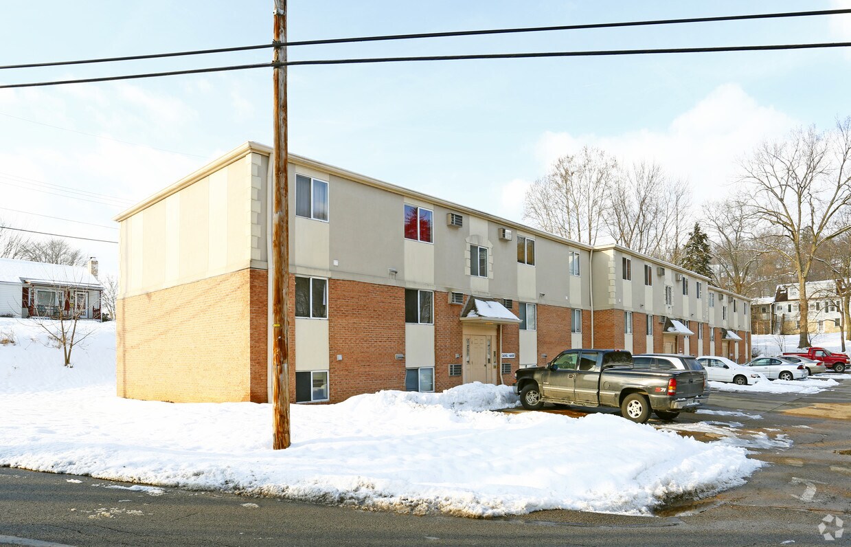 Foto principal - Oak Hill Manor Apartments