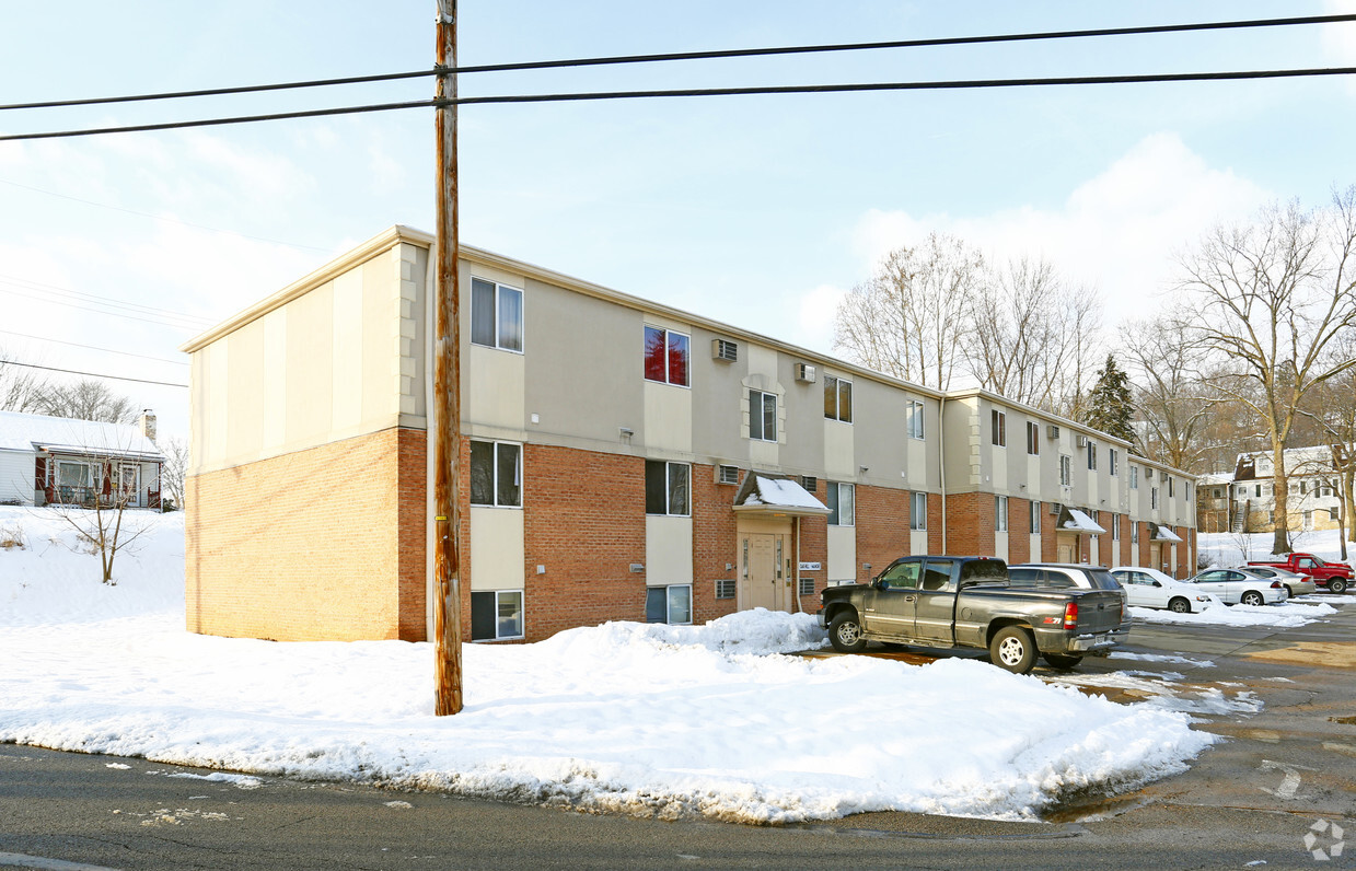Primary Photo - Oak Hill Manor Apartments