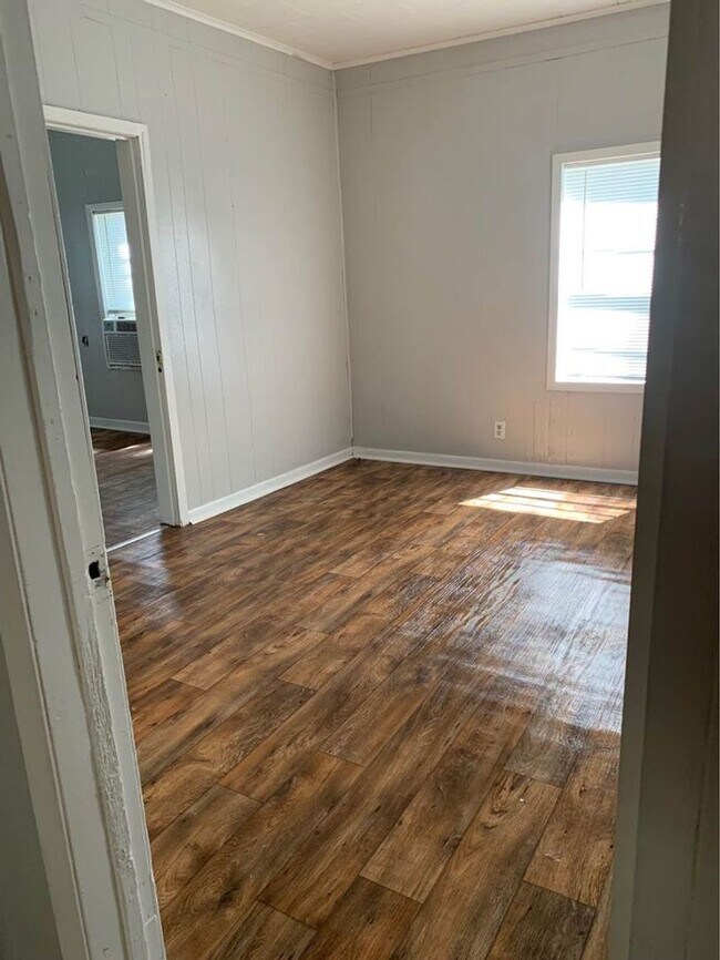 Foto del edificio - 411 W Logan St
