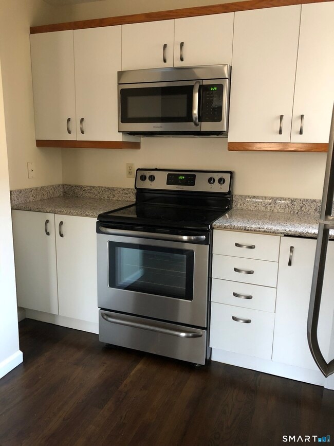 Building Photo - 7 Seir Hill Rd