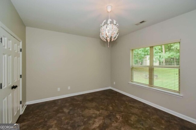 Foto del edificio - 320 Martins Pond Rd