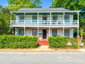 Building Photo - 706 Charles St