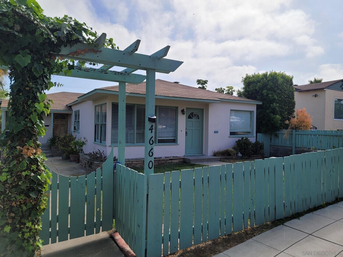 Foto principal - 4660 Saratoga Ave
