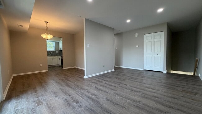Building Photo - 4548 Rosemarie Dr