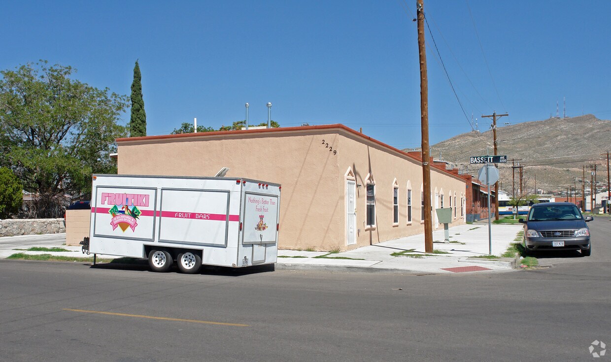 Primary Photo - 2229 Bassett Ave