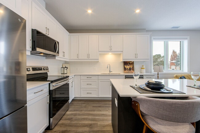 Building Photo - Elio Apartments