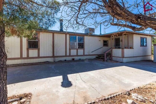 Building Photo - Cute Modular home in the city