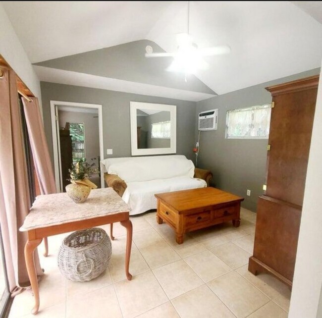 Foto del edificio - 4949 Belvedere Rd