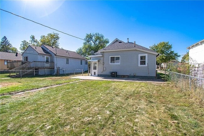 Building Photo - 409 3rd St