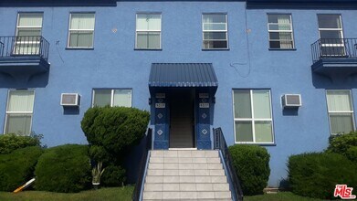 Building Photo - 5017 S Crenshaw Blvd