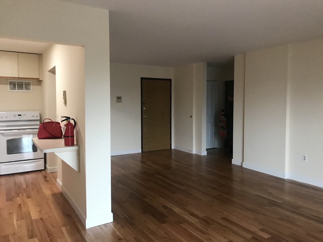 10 N Wood Ave, Linden, NJ 07036 Apartments in Linden, NJ