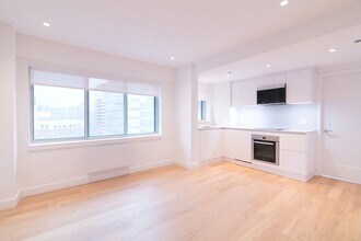 Building Photo - 3455 Rue Aylmer