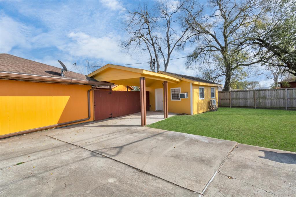 Primary Photo - 2402 Delwin St
