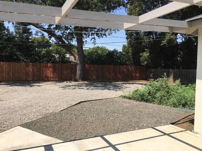 Building Photo - COMING SOON!!! Updated home with easy freeway access